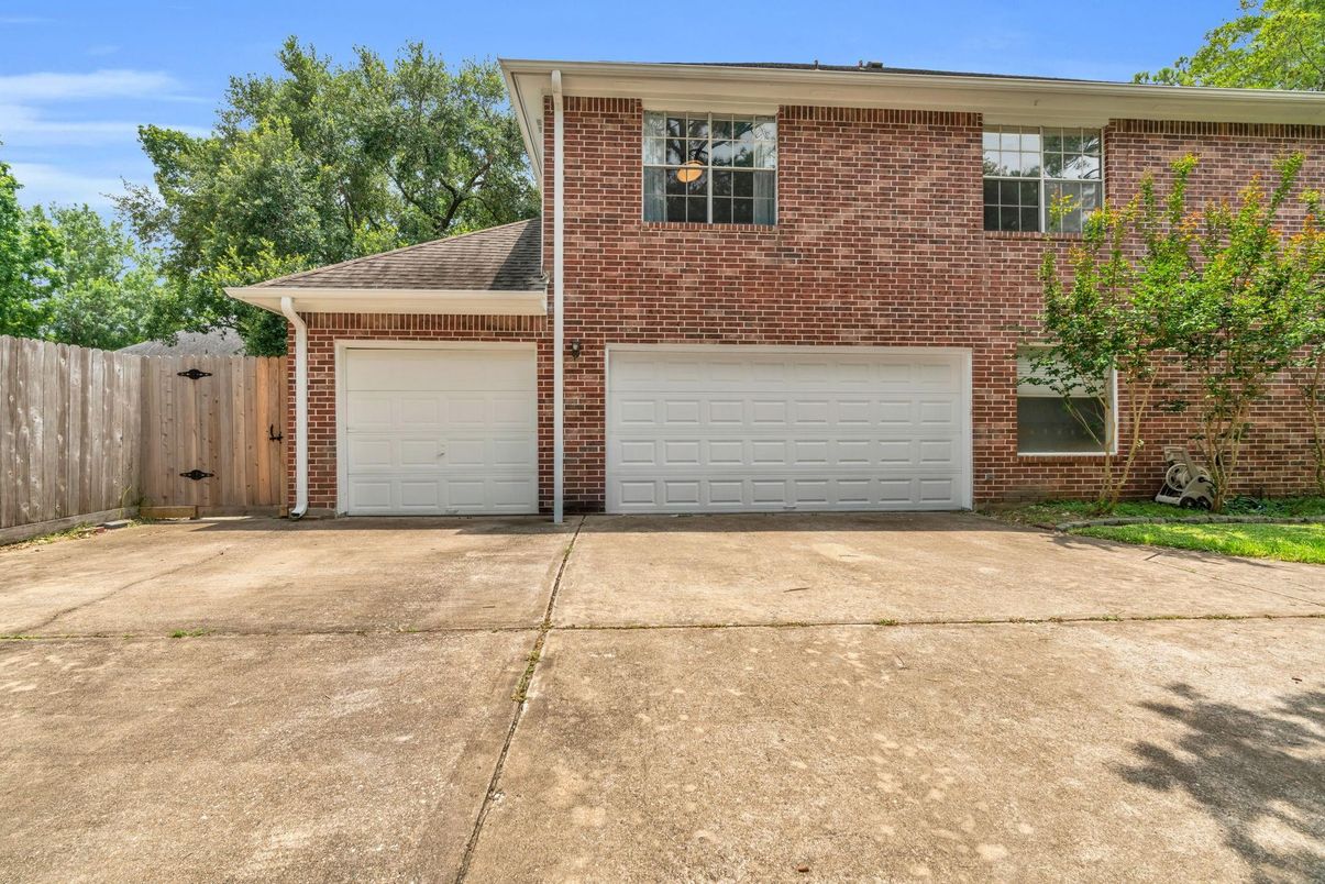 Attached, Exterior, Facade, Brick Facade, Brick Traditional