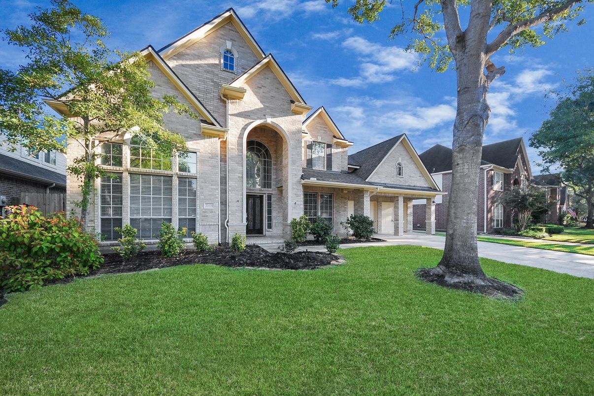 Exterior, Facade, Brick Traditional