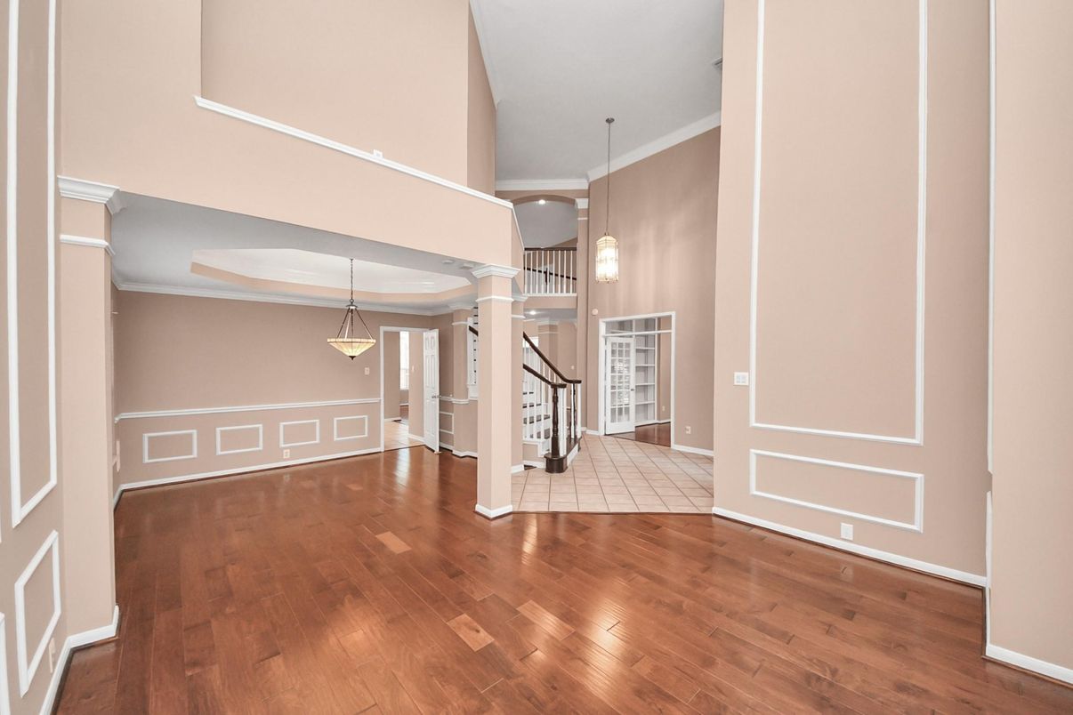 Empty room, Interior, Pendant Lights, Wood Texture Flooring