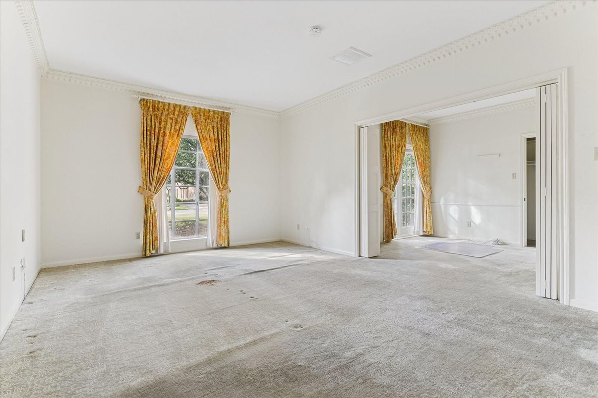 Empty room, Interior