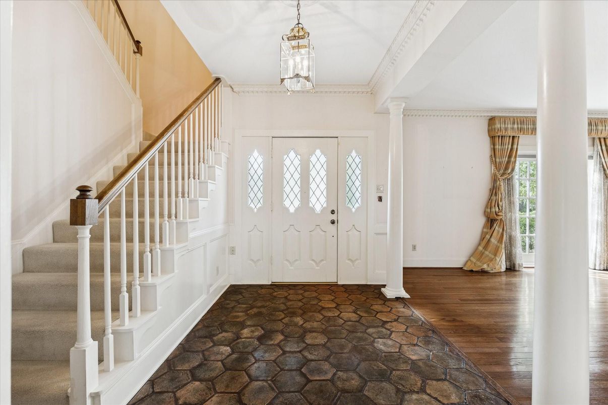 Interior, Pendant Lights, Wood Texture Flooring