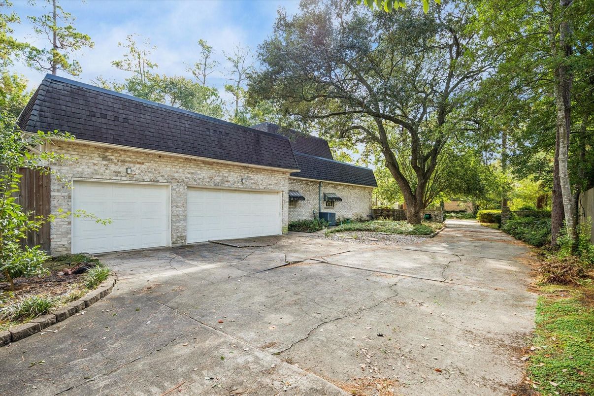 Detached Garage, Exterior