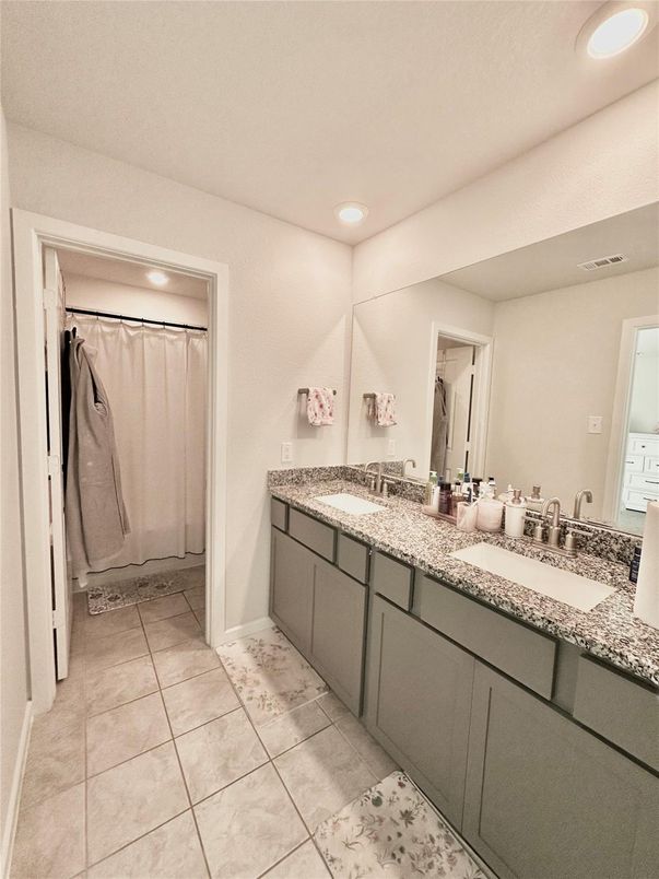 Bathroom, Dual Sink Vanities, Interior, Recessed Lighting