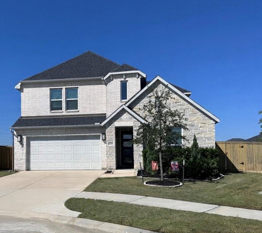 Attached, Exterior, Facade, Brick Traditional