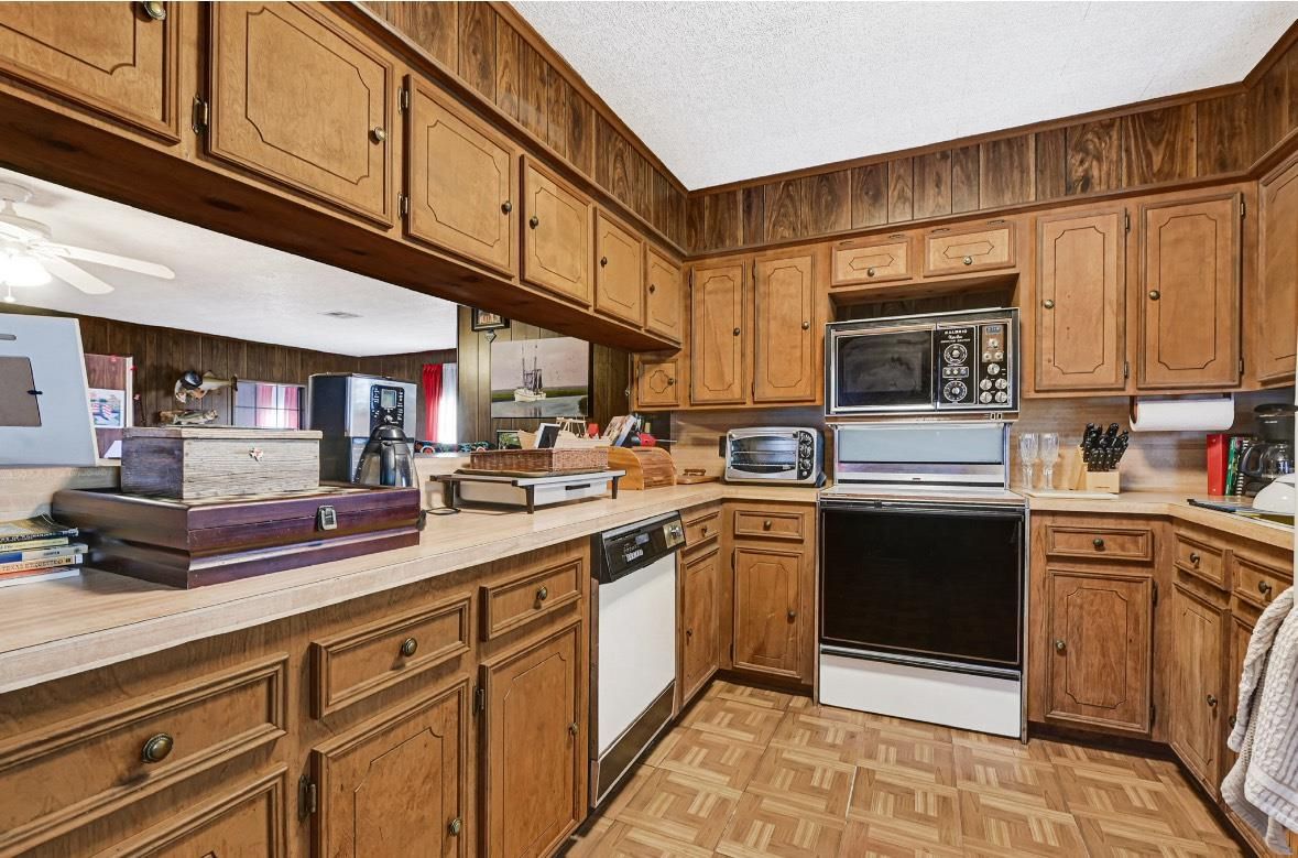 Interior, Kitchen, Wood Texture Flooring