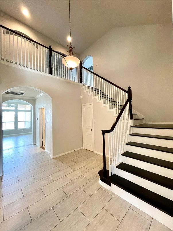 Interior, Pendant Lights, Recessed Lighting, Wood Texture Flooring