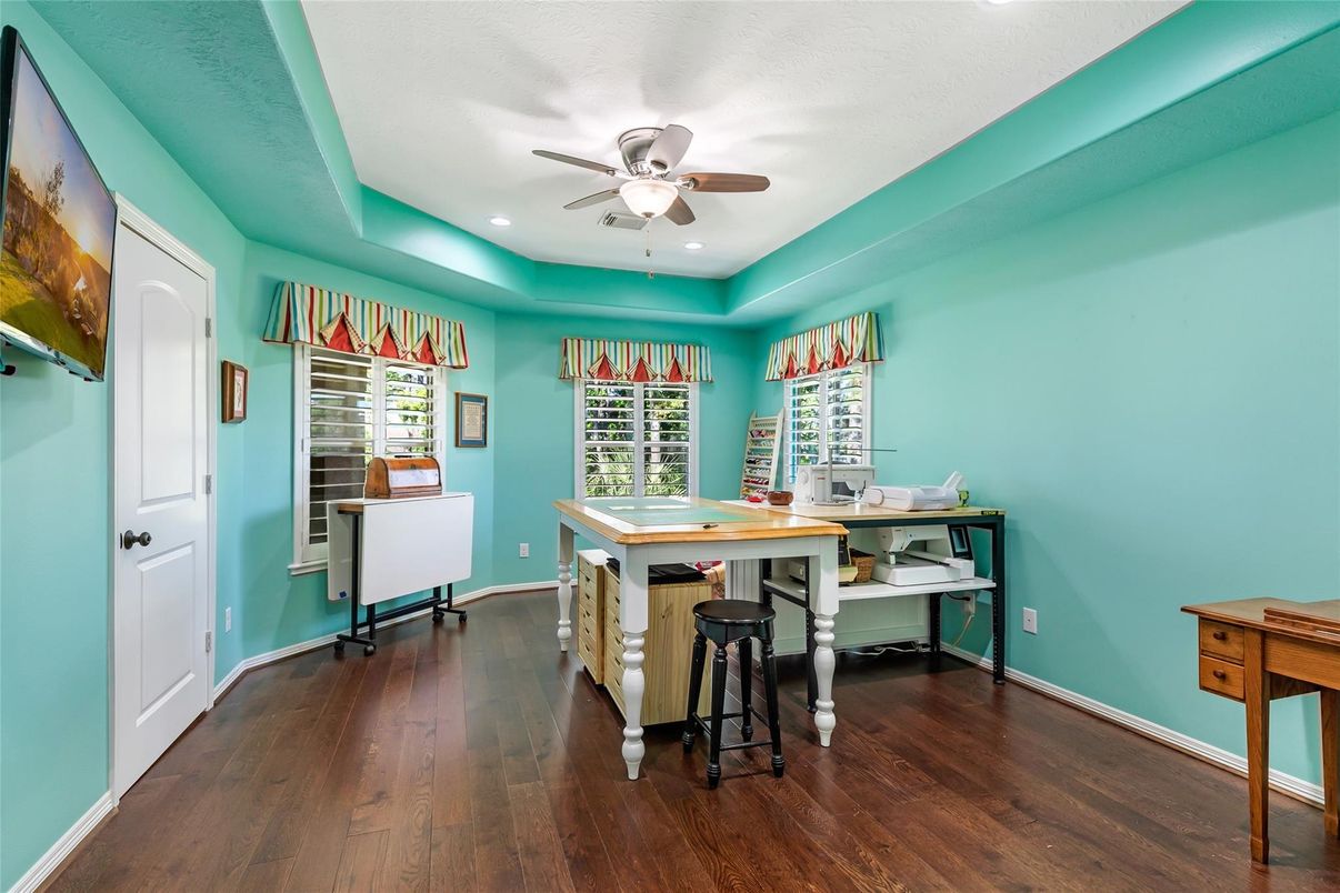 Interior, Recessed Lighting, Wood Texture Flooring