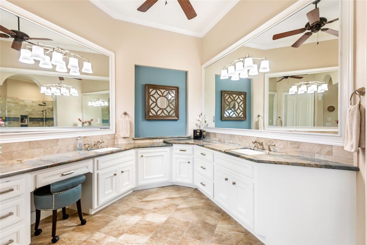 Bathroom, Dual Sink Vanities, Interior