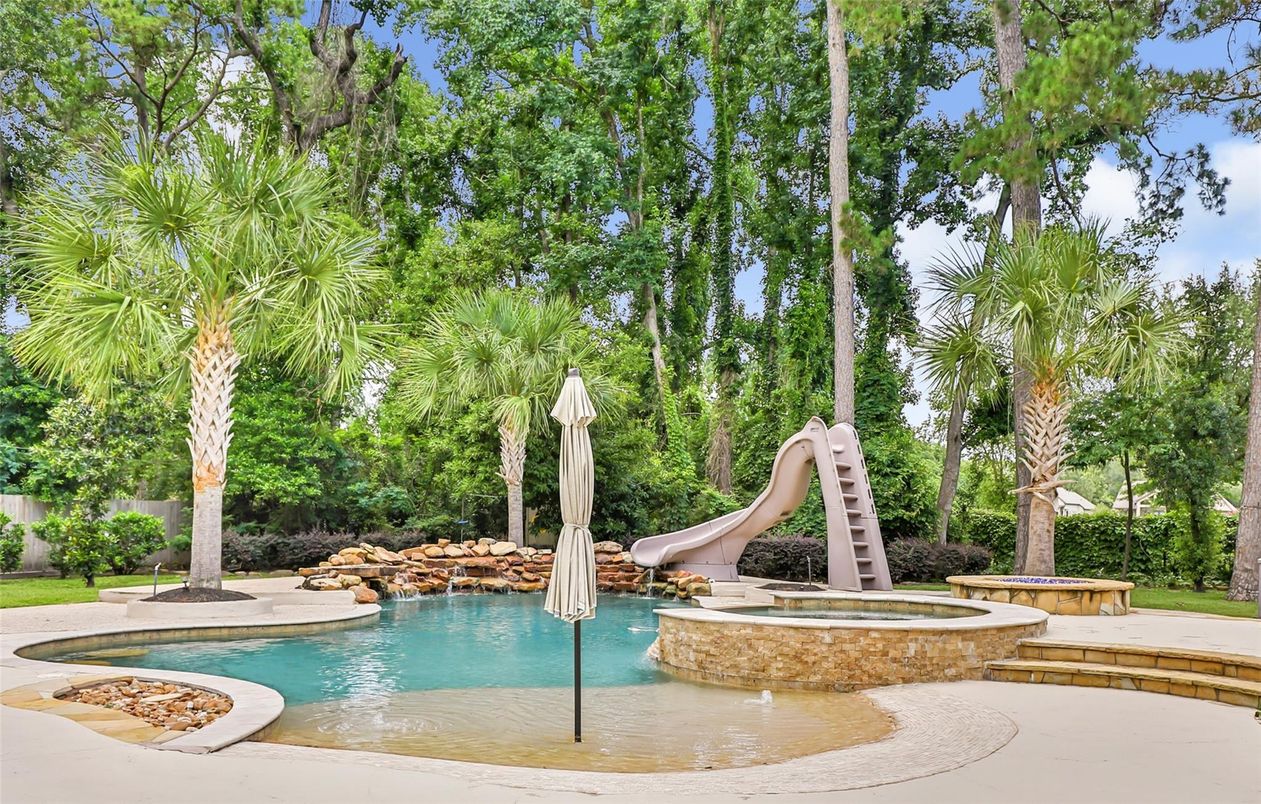 Exterior, Playground, Pool