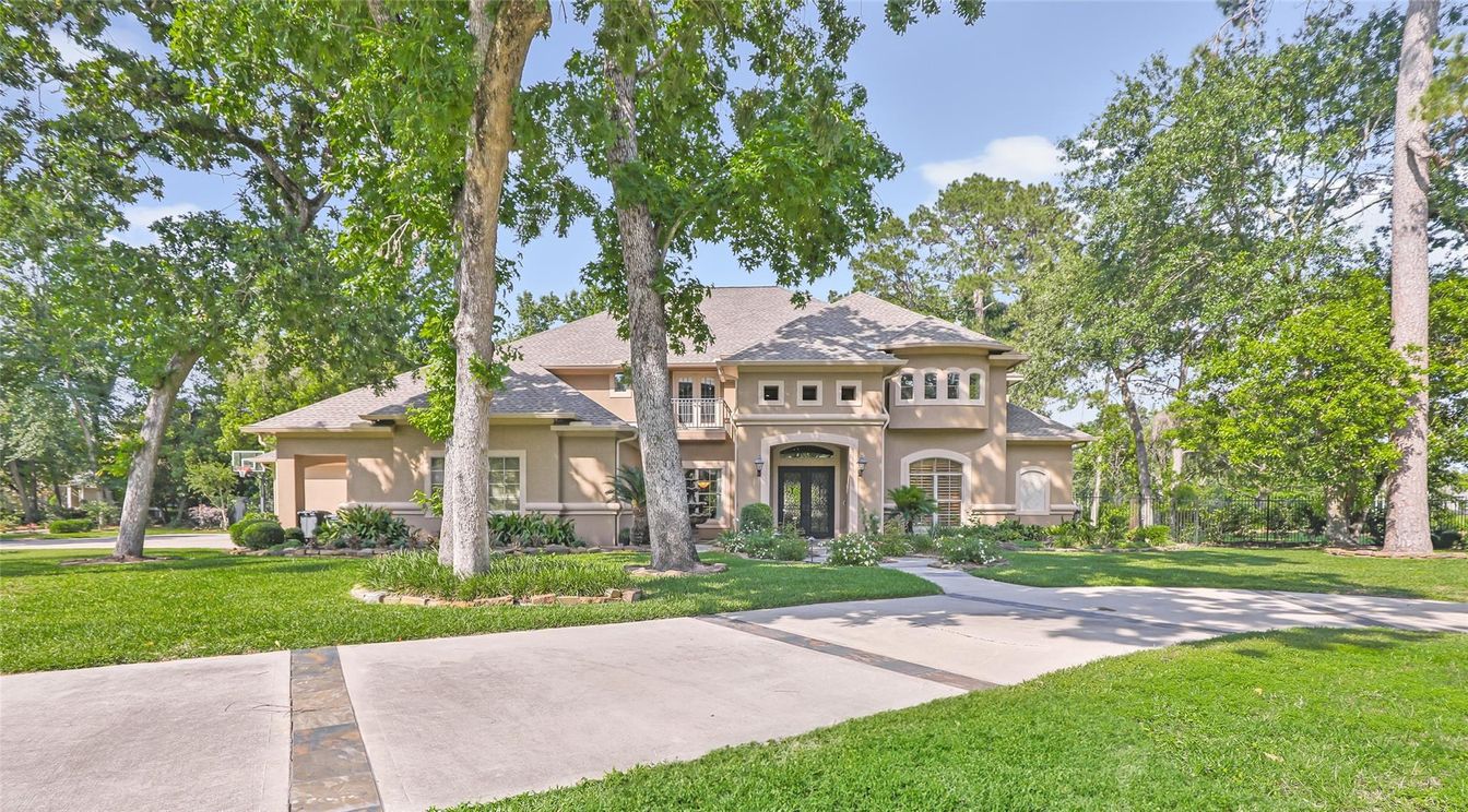 Backyard, Exterior, Facade, French Provincial