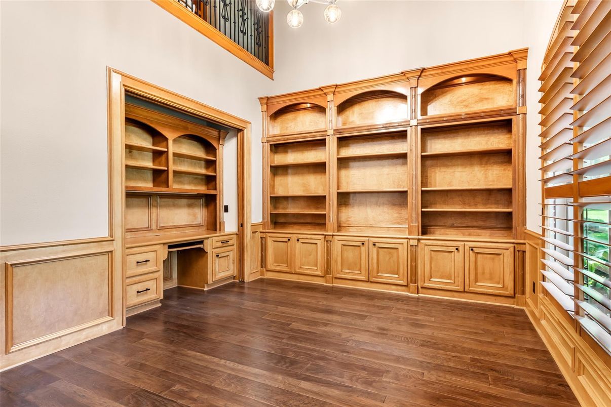 Interior, Pendant Lights, Wood Texture Flooring