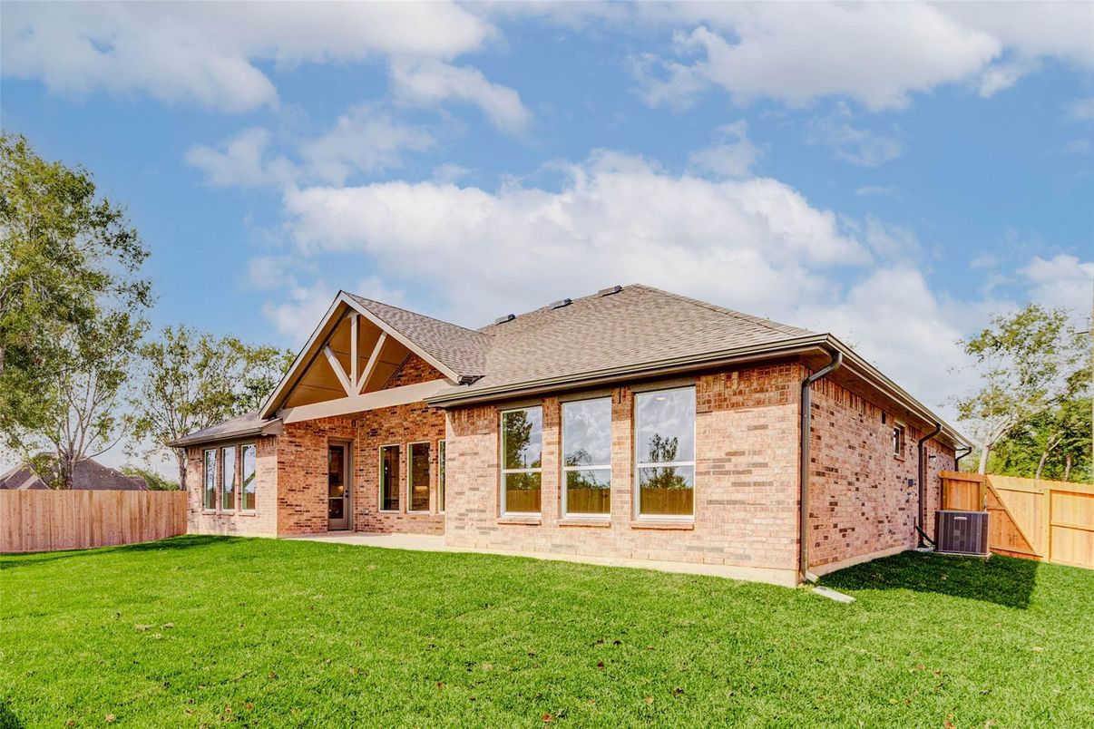 Backyard, Exterior, Facade, Brick Facade, Brick Traditional