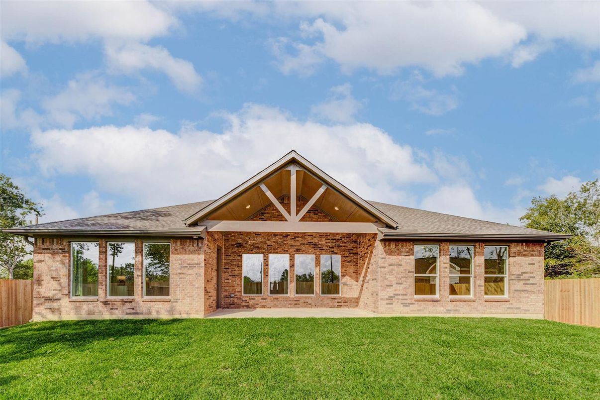 Exterior, Facade, Brick Facade, Ranch