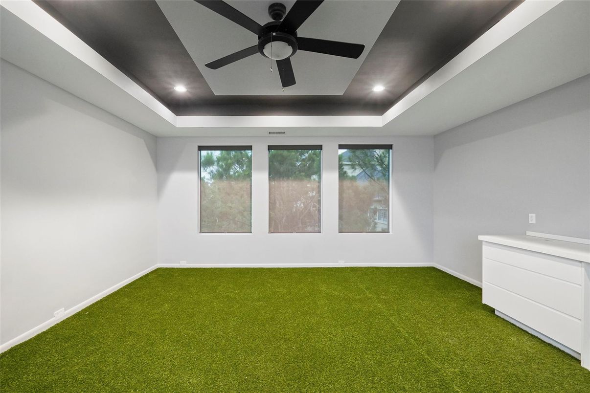 Empty room, Interior, Recessed Lighting