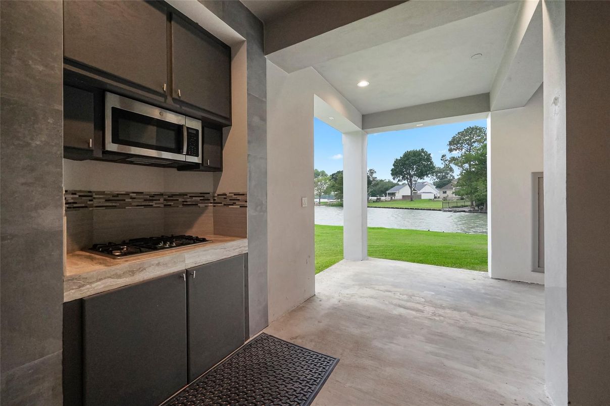 Exterior, Recessed Lighting, Stainless Steel Appliances, Water