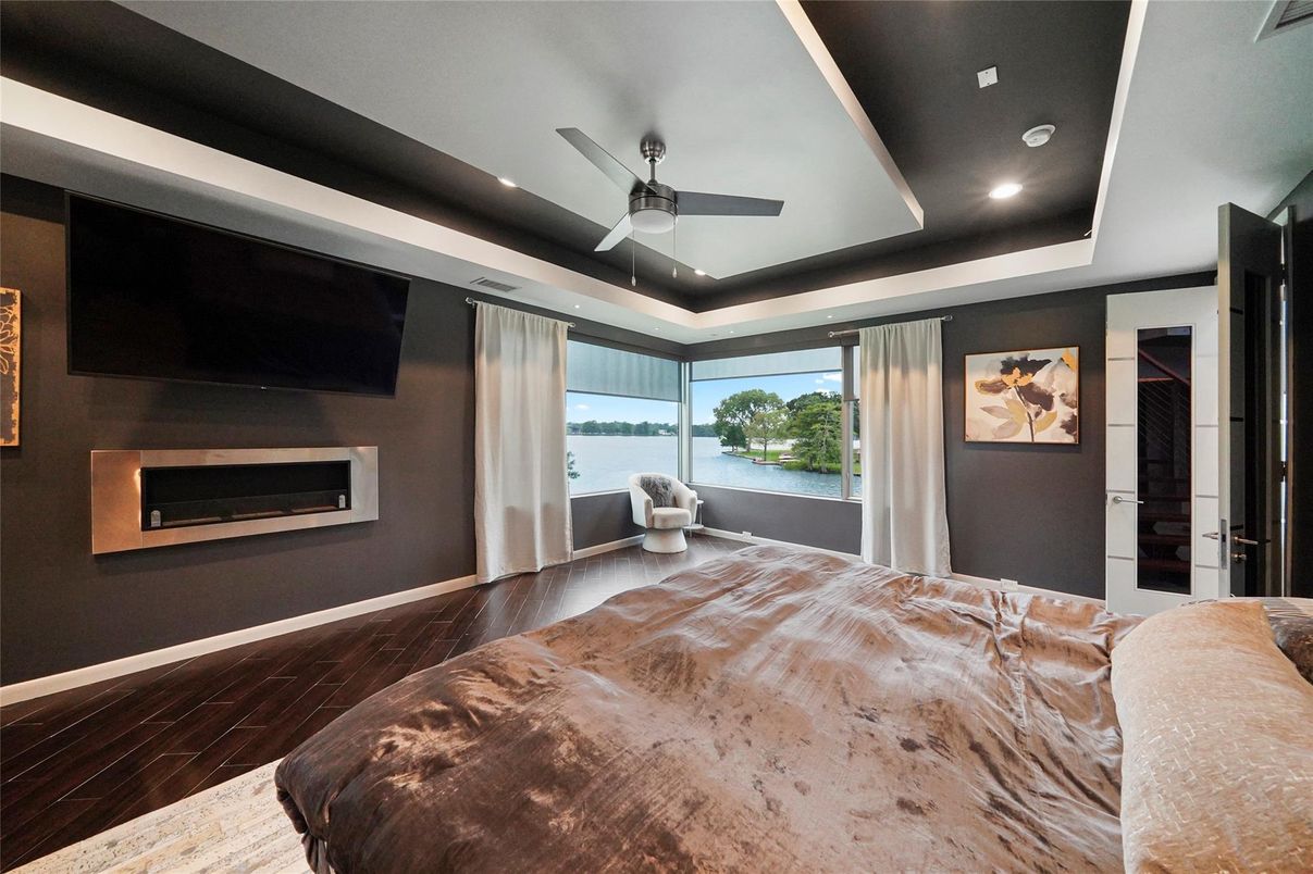 Interior, Recessed Lighting, Water, Wood Texture Flooring