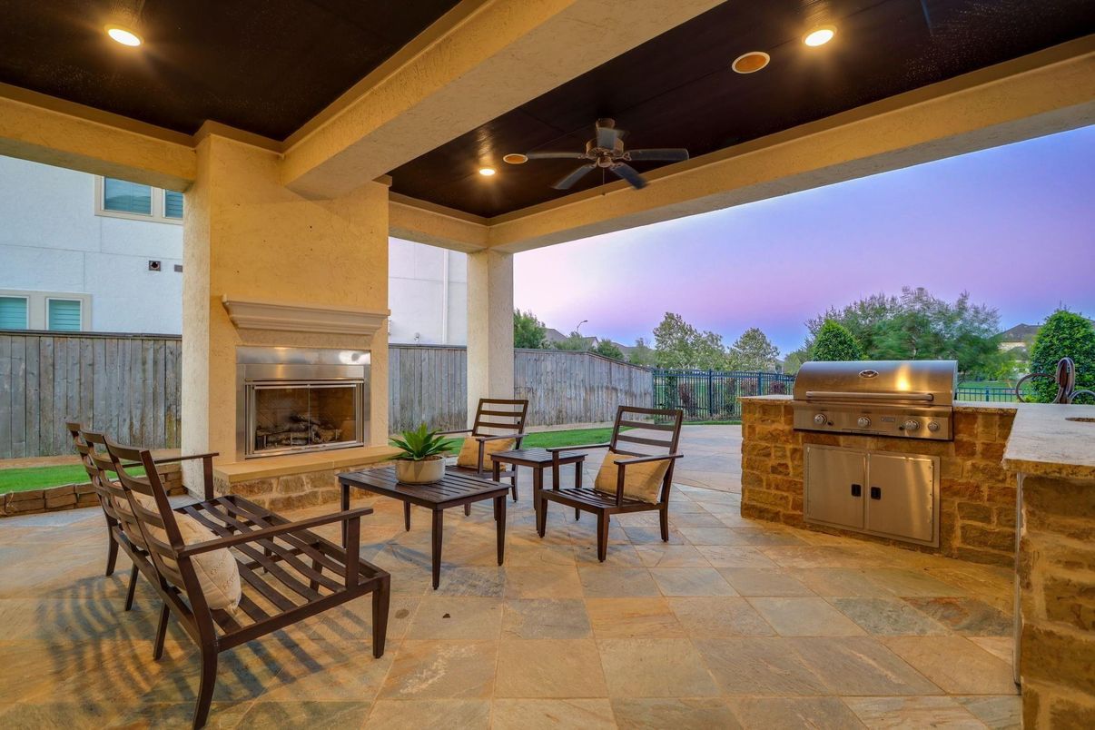 Exterior, Fireplace, Outdoor Kitchen