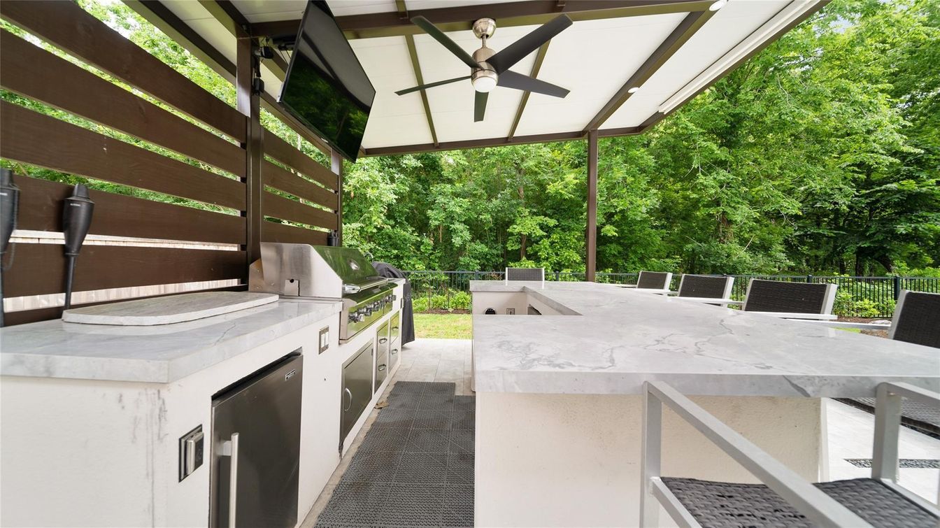 Exterior, Outdoor Kitchen