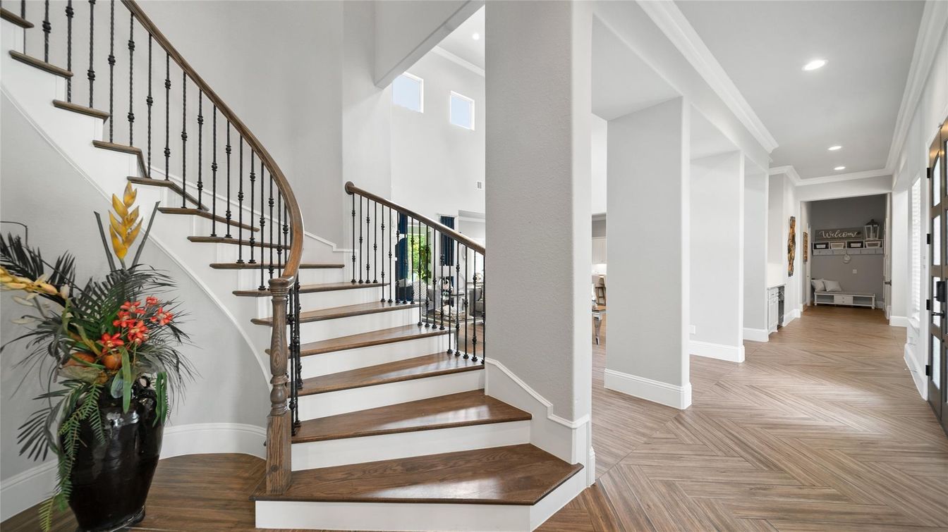 Interior, Recessed Lighting, Wood Texture Flooring