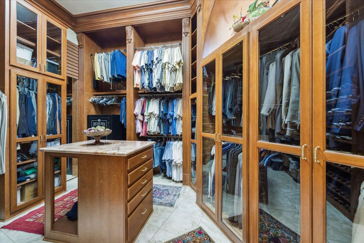 Interior, Walk-in Closets