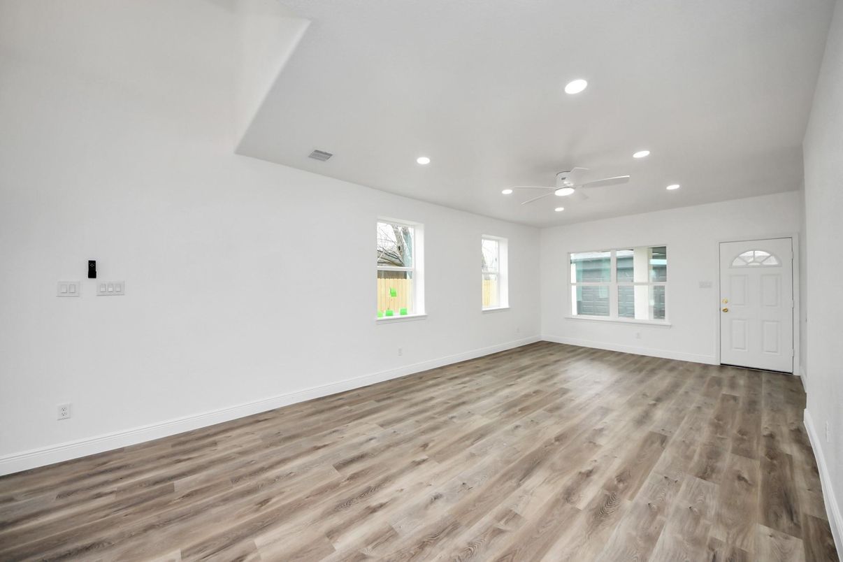 Empty room, Interior, Recessed Lighting, Wood Texture Flooring