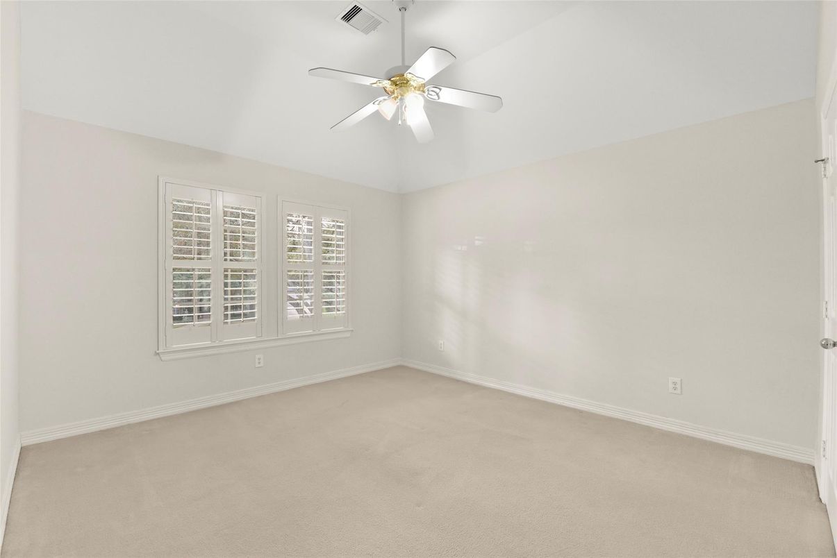 Empty room, Interior