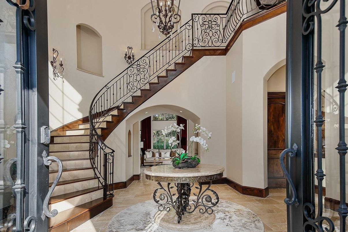 Chandelier, Interior