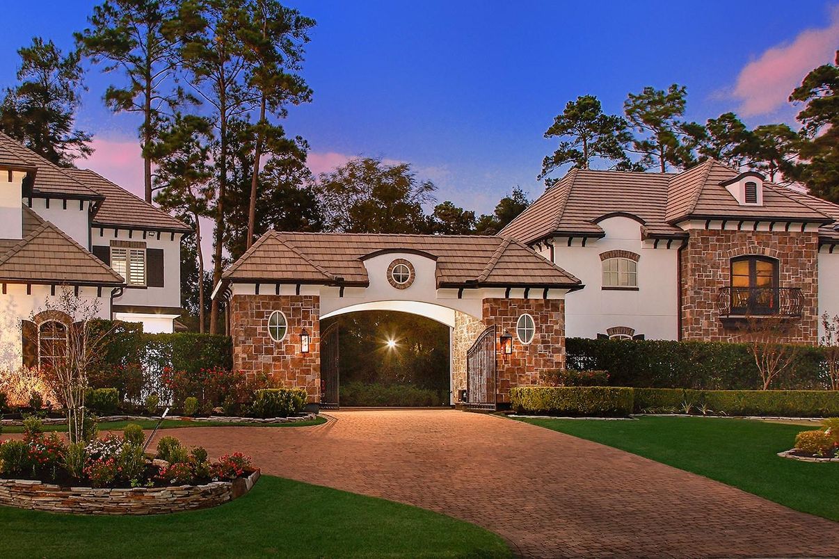 Exterior, Facade, Brick Facade, French Provincial