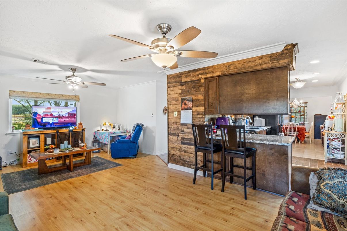 Interior, Recessed Lighting, Wood Texture Flooring