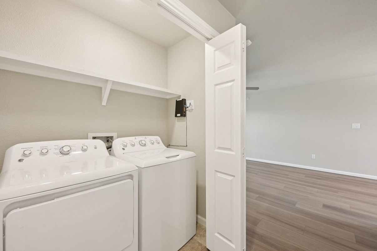 Interior, Utility Closets, Washer, Wood Texture Flooring