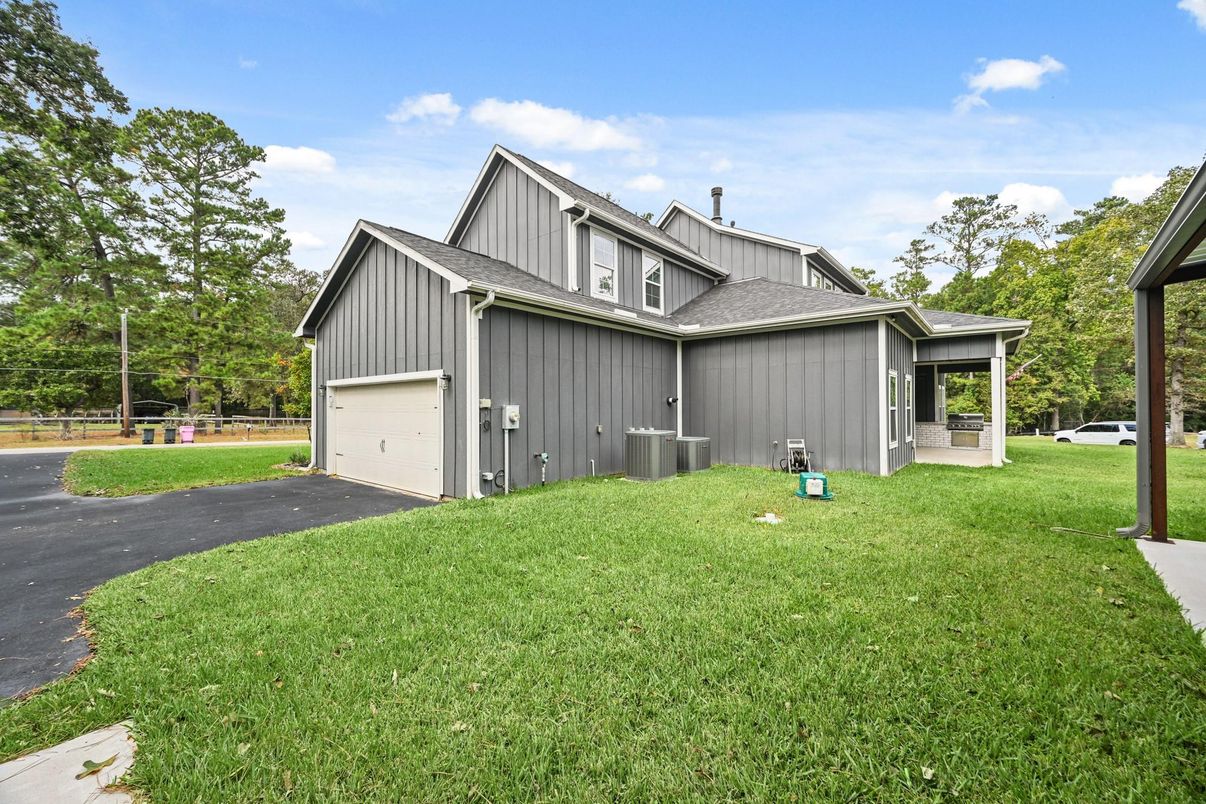 Backyard, Detached Garage, Exterior