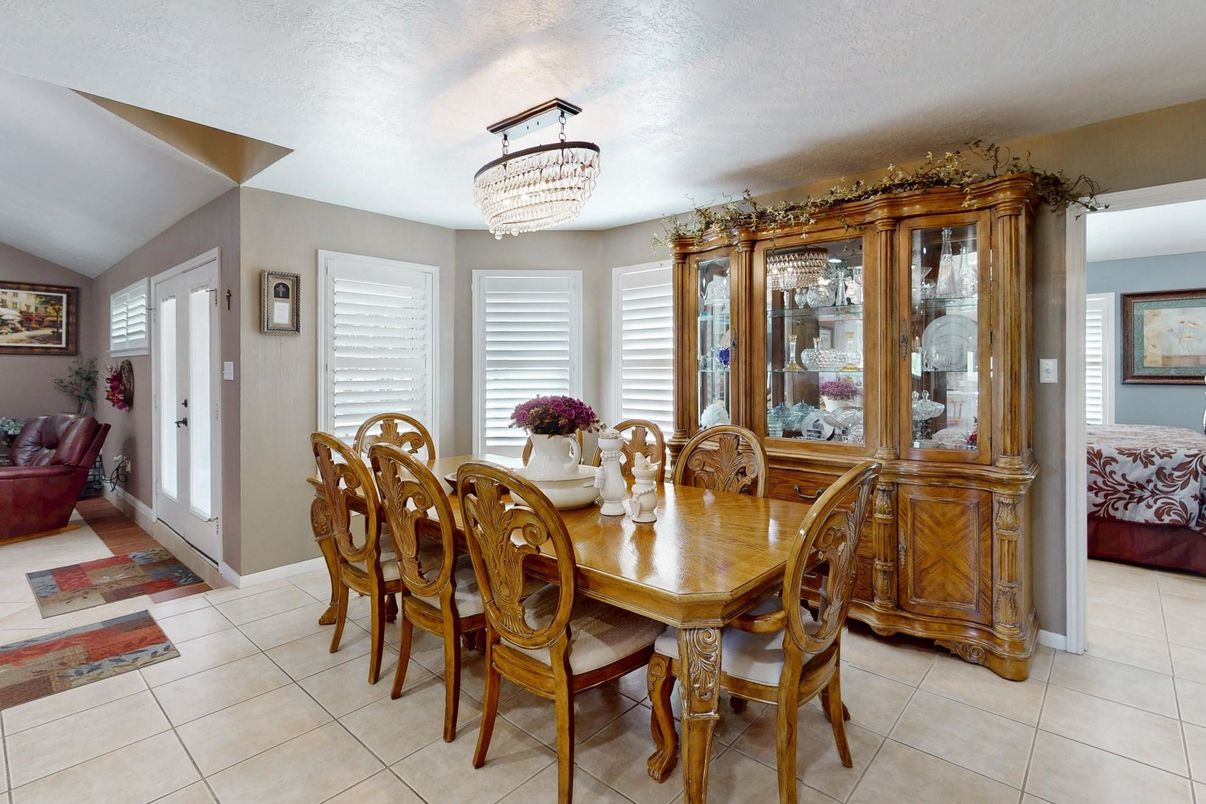 Chandelier, Dining room, Interior