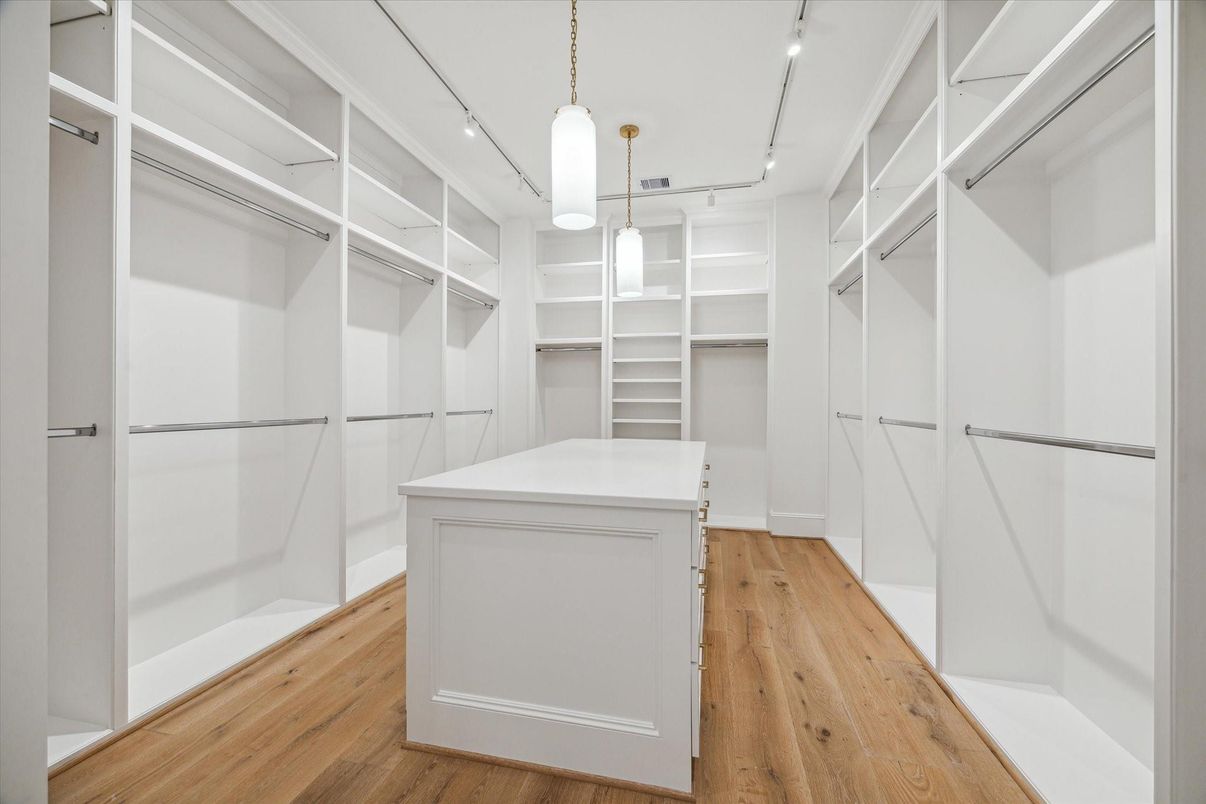 Interior, Pendant Lights, Walk-in Closets, Wood Texture Flooring