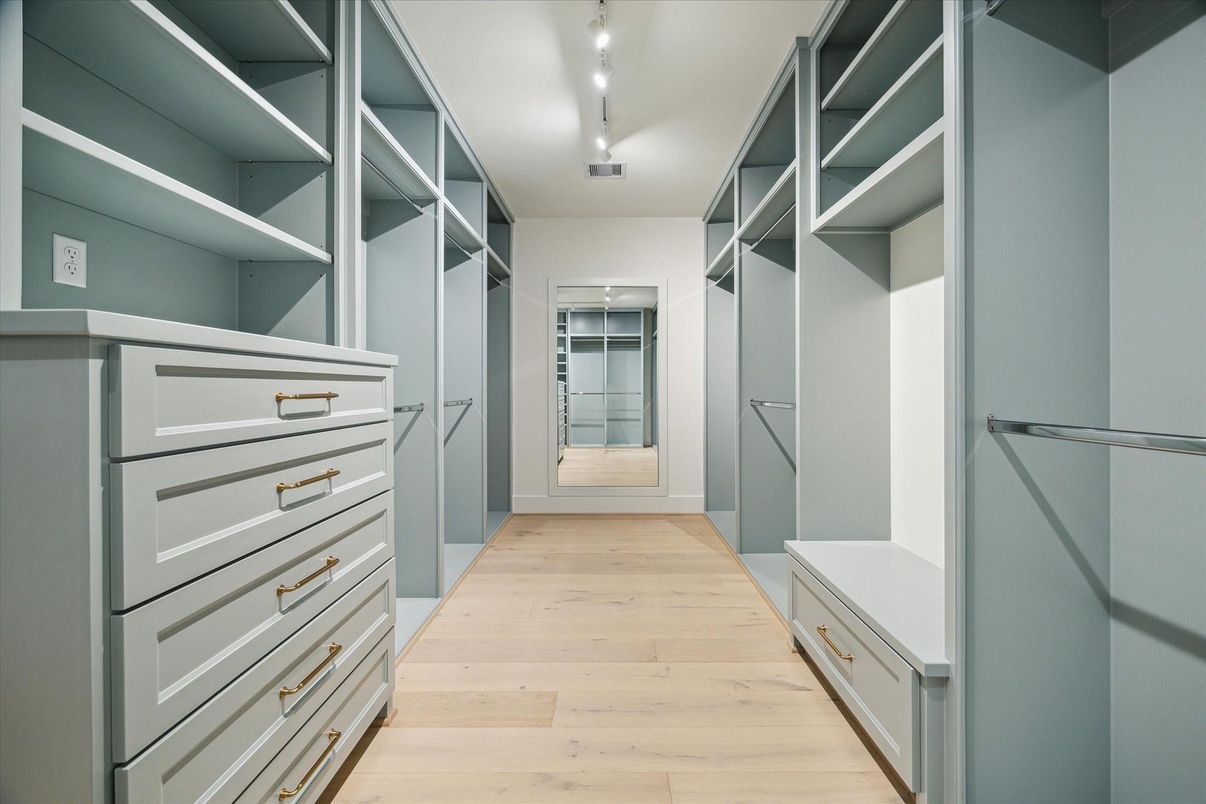 Interior, Walk-in Closets, Wood Texture Flooring