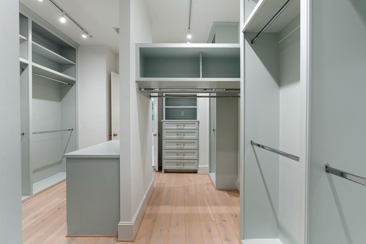 Interior, Walk-in Closets, Wood Texture Flooring
