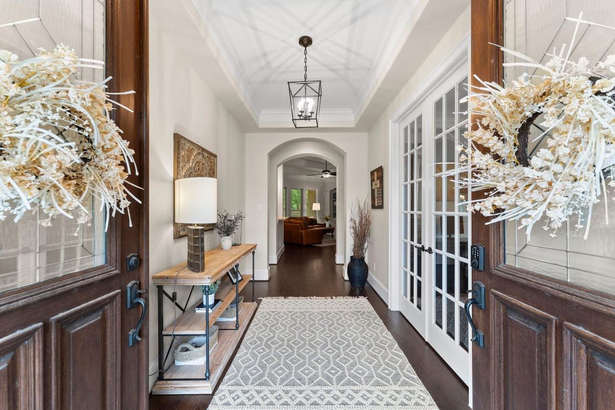 Interior, Pendant Lights, Wood Texture Flooring