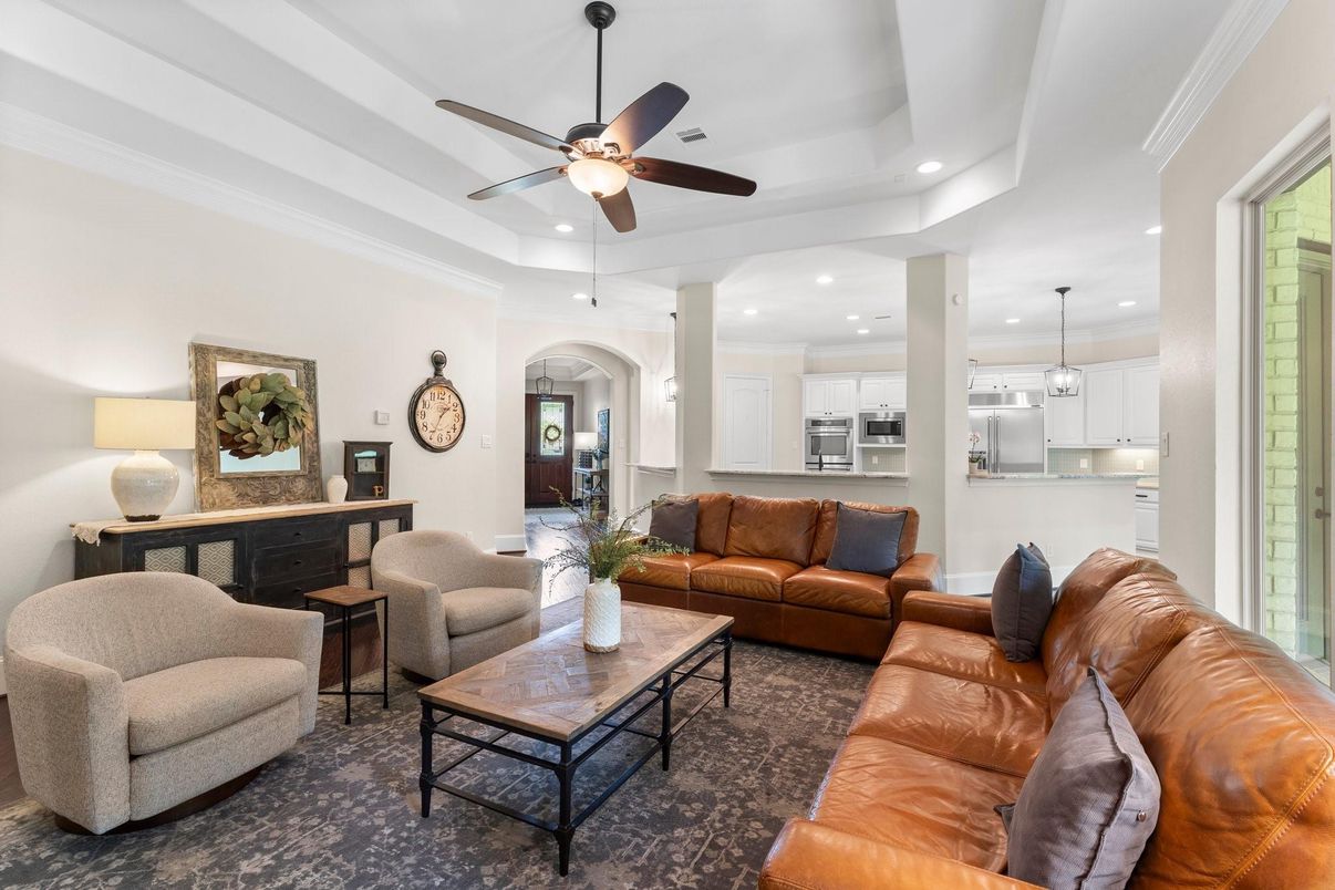 Interior, Kitchen, Living room, Pendant Lights, Recessed Lighting, Stainless Steel Appliances