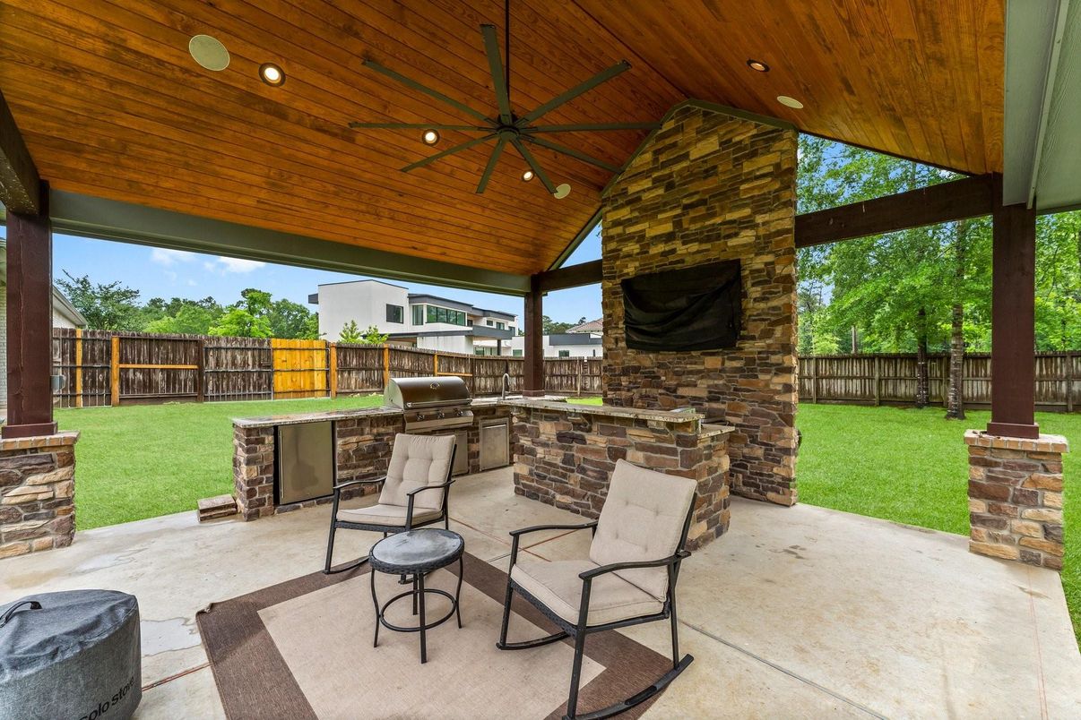 Exterior, Outdoor Kitchen