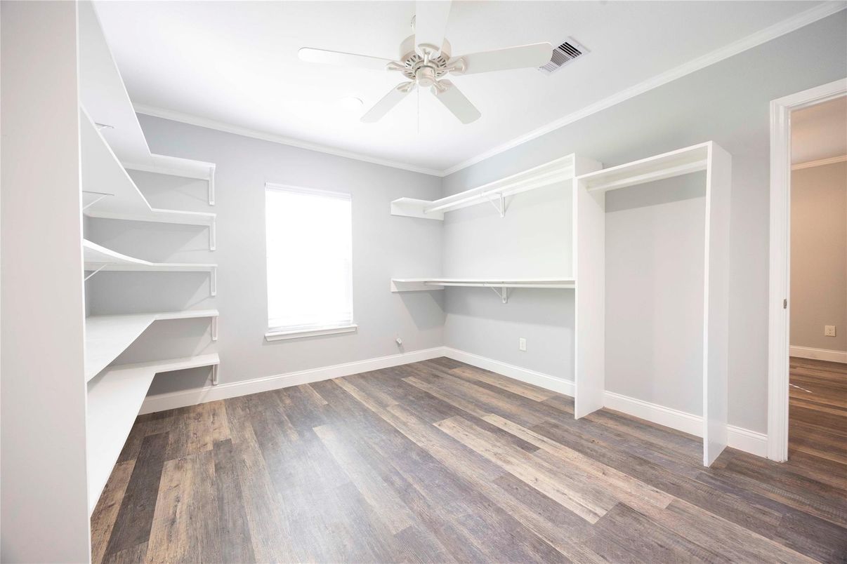 Interior, Walk-in Closets, Wood Texture Flooring