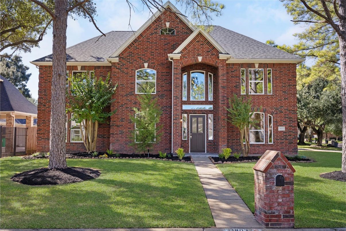 Exterior, Facade, Brick Facade, Brick Traditional