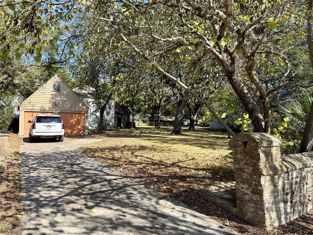 Backyard, Detached Garage, Exterior