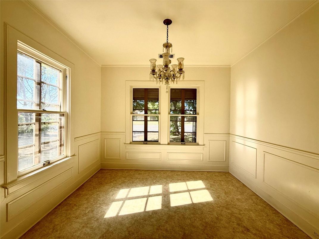 Chandelier, Empty room, Interior