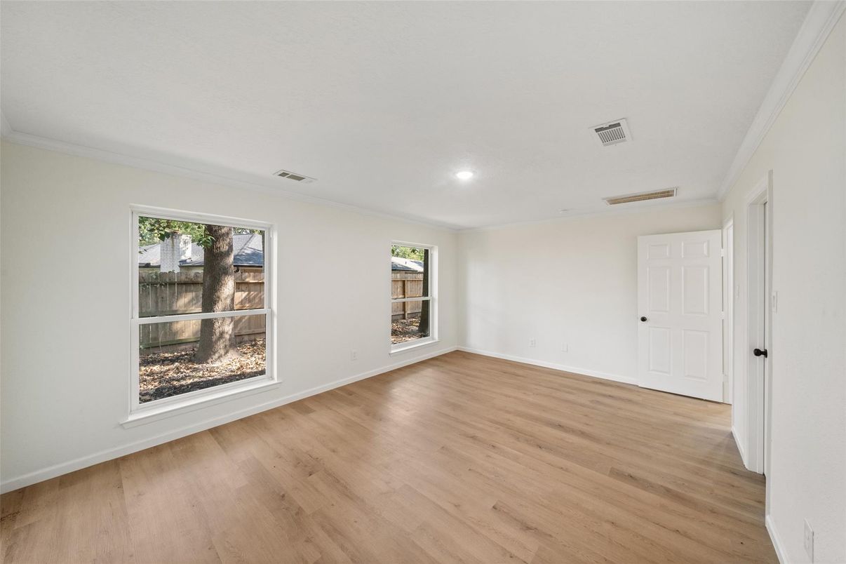 Empty room, Interior, Recessed Lighting, Wood Texture Flooring