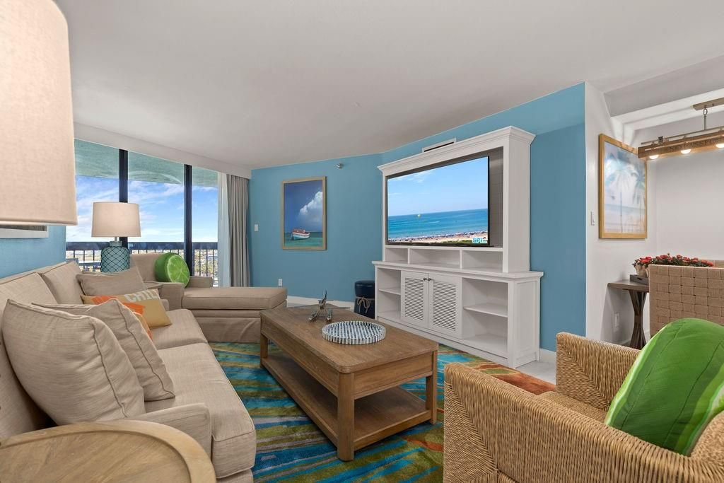 Interior, Living room, Water