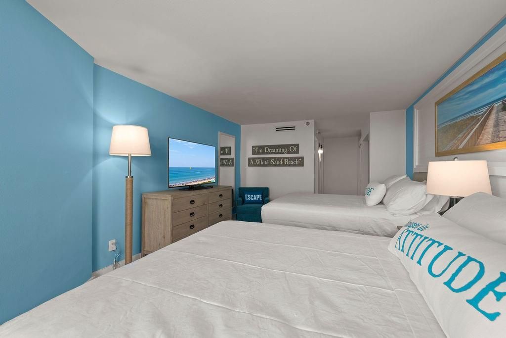 Bedroom, Interior, Water