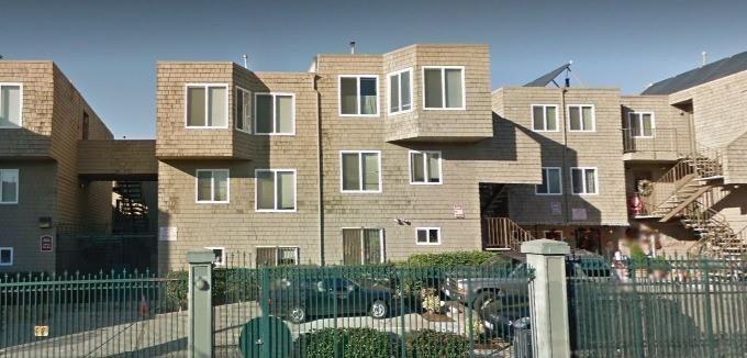 Exterior, Facade, Rowhouse