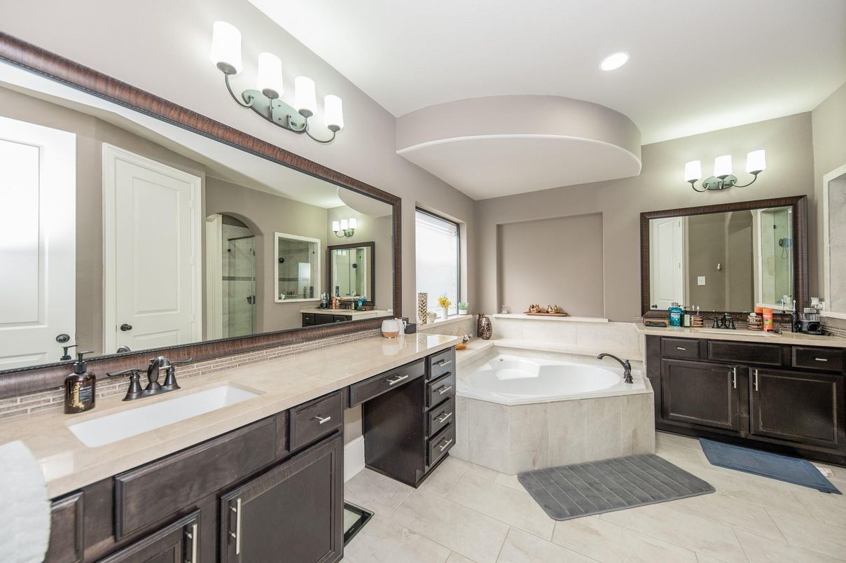 Bathroom, Dual Sink Vanities, Interior, Recessed Lighting