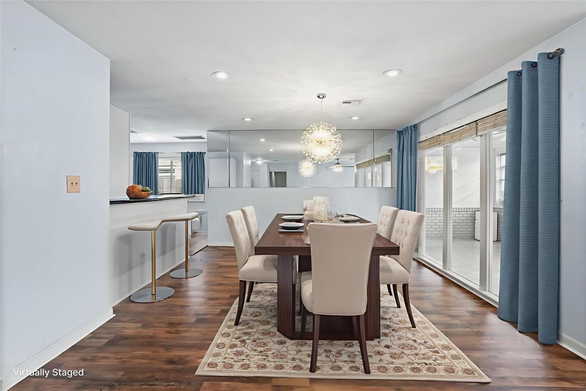 Chandelier, Dining room, Interior, Recessed Lighting, Wood Texture Flooring