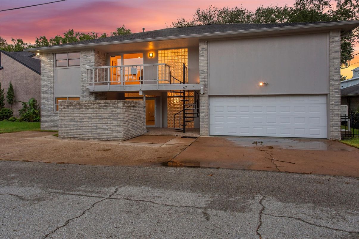 Attached, Exterior, Facade, Raised Ranch