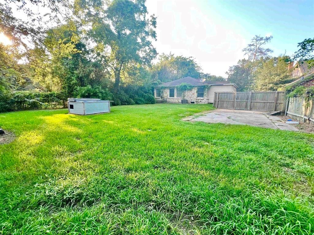 Backyard, Exterior, Hot Tub